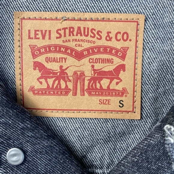 Levi’s cropped denim trucker jacket faded black size 2 edgy streetwear - Picture 6 of 10